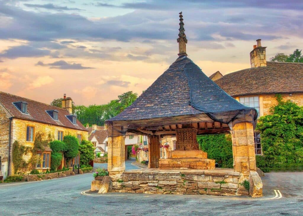 Art Pussel – Torget i Castle Combe 500 bitar